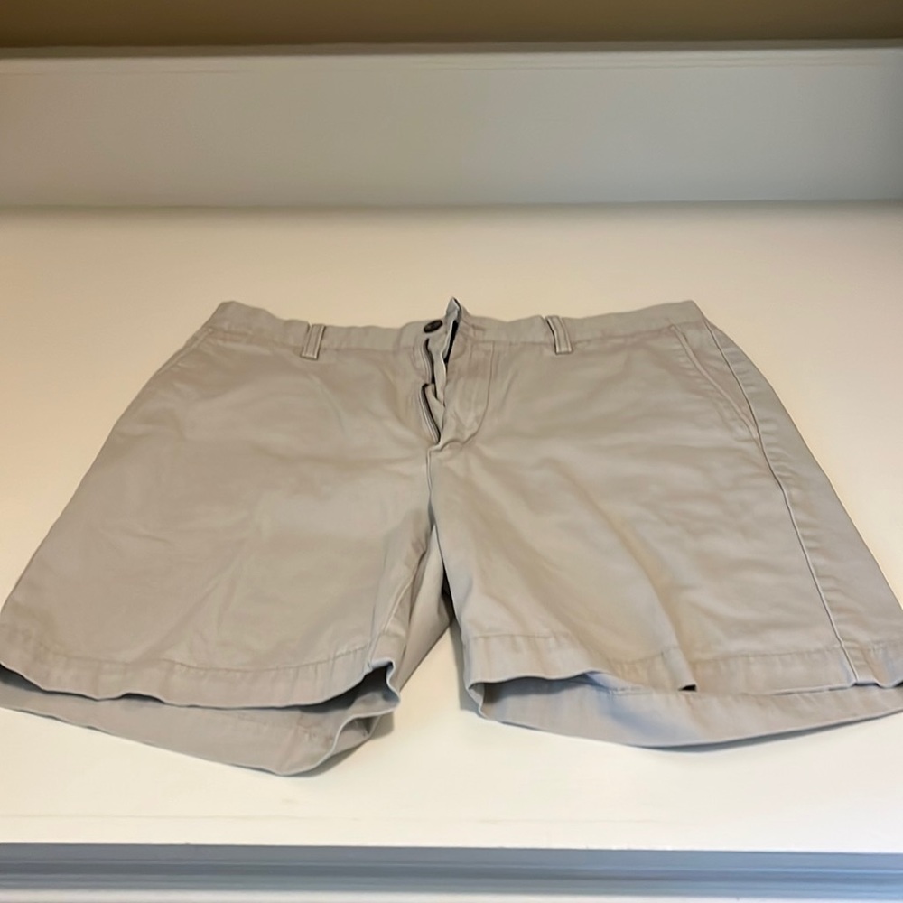 Amazon Essentials Khaki Shorts - Men's Size 34